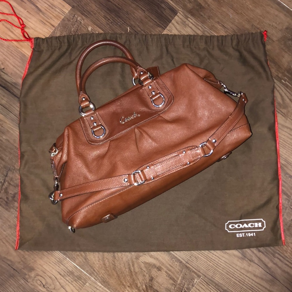 EUC COACH Ashley Leather Large Satchel 👛